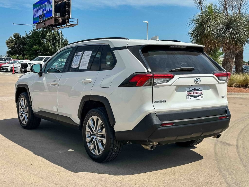 Used 2021 Toyota RAV4 XLE Premium FWD image 5