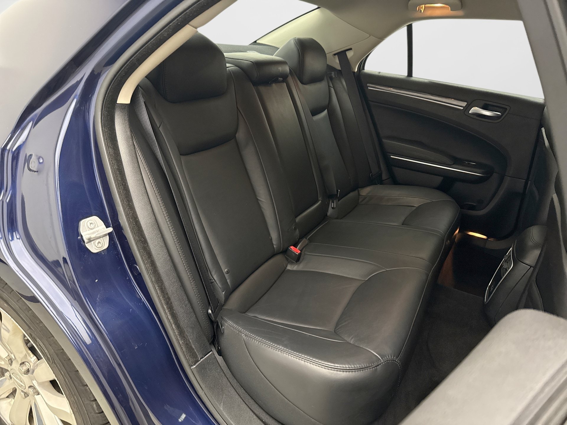 Used 2017 Chrysler 300 Limited AWD/4WD image 17