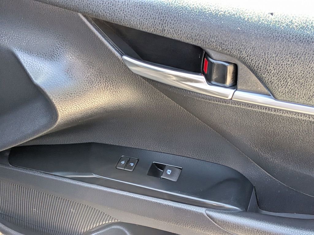 Used 2020 Toyota Camry SE FWD image 19