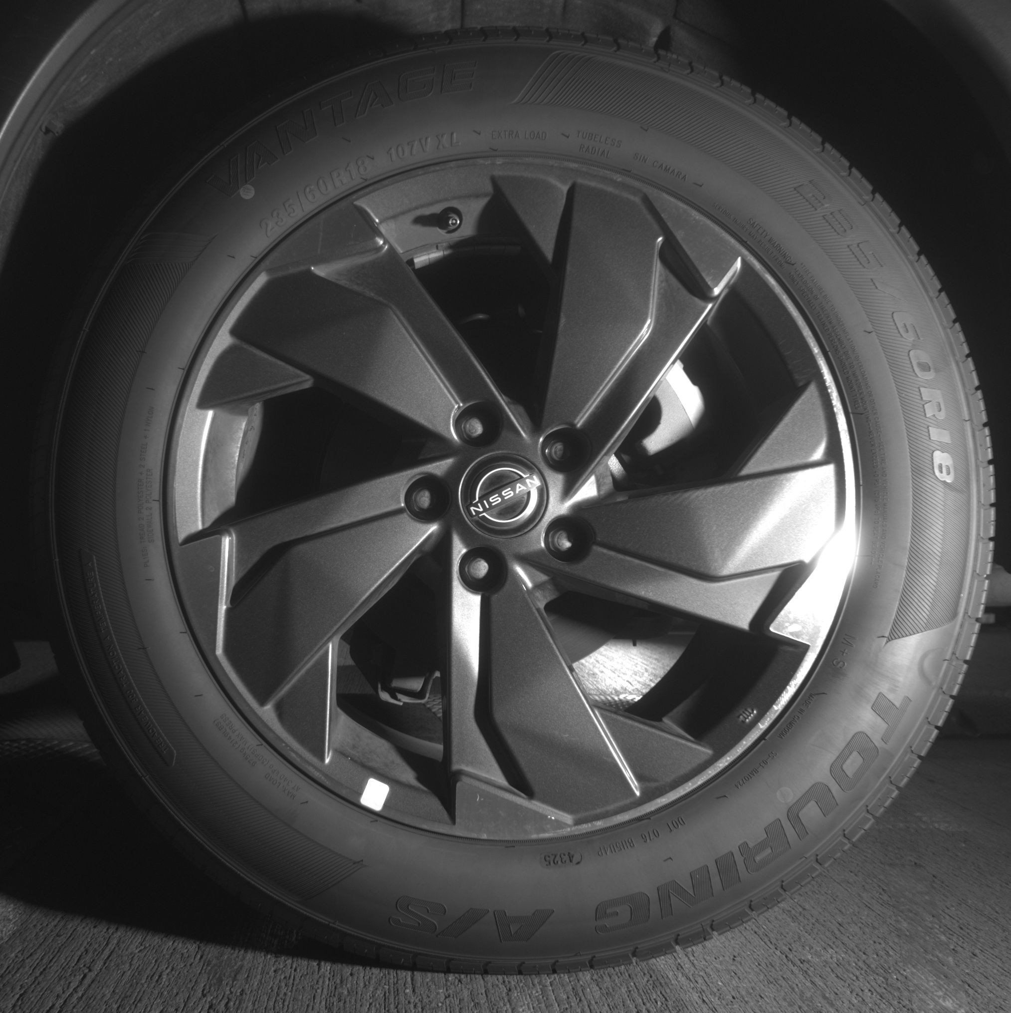 Used 2025 Nissan Rogue SV image 14