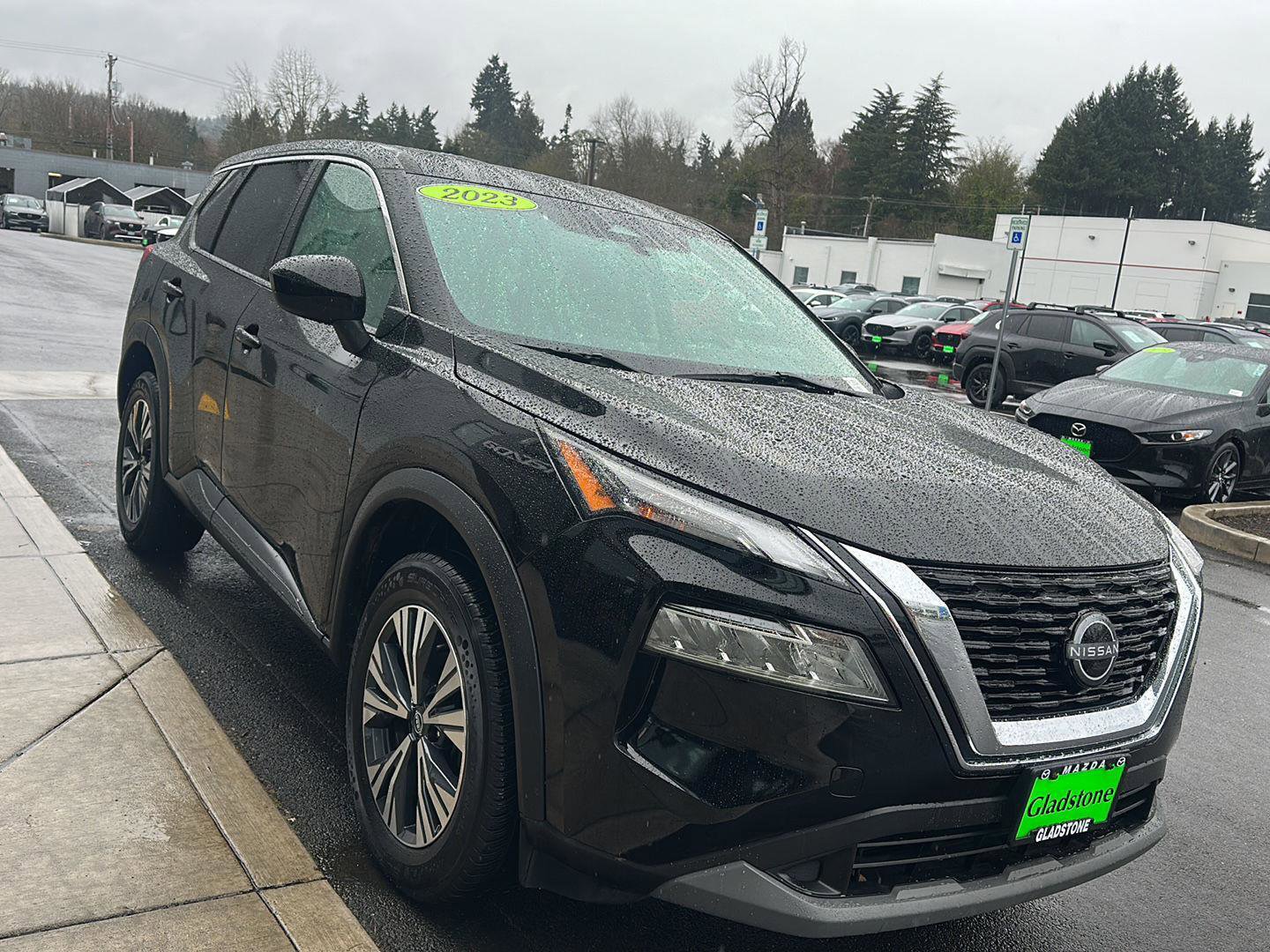 Used 2023 Nissan Rogue SV FWD image 5