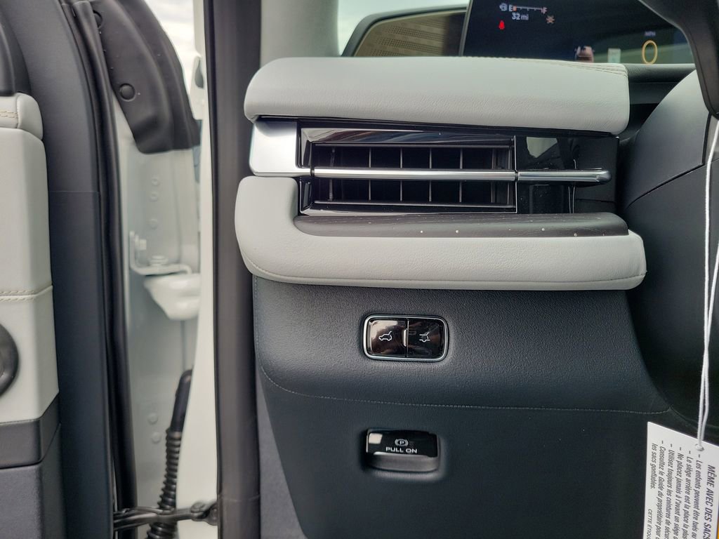 New 2026 Lincoln Navigator L Black Label AWD/4WD image 23