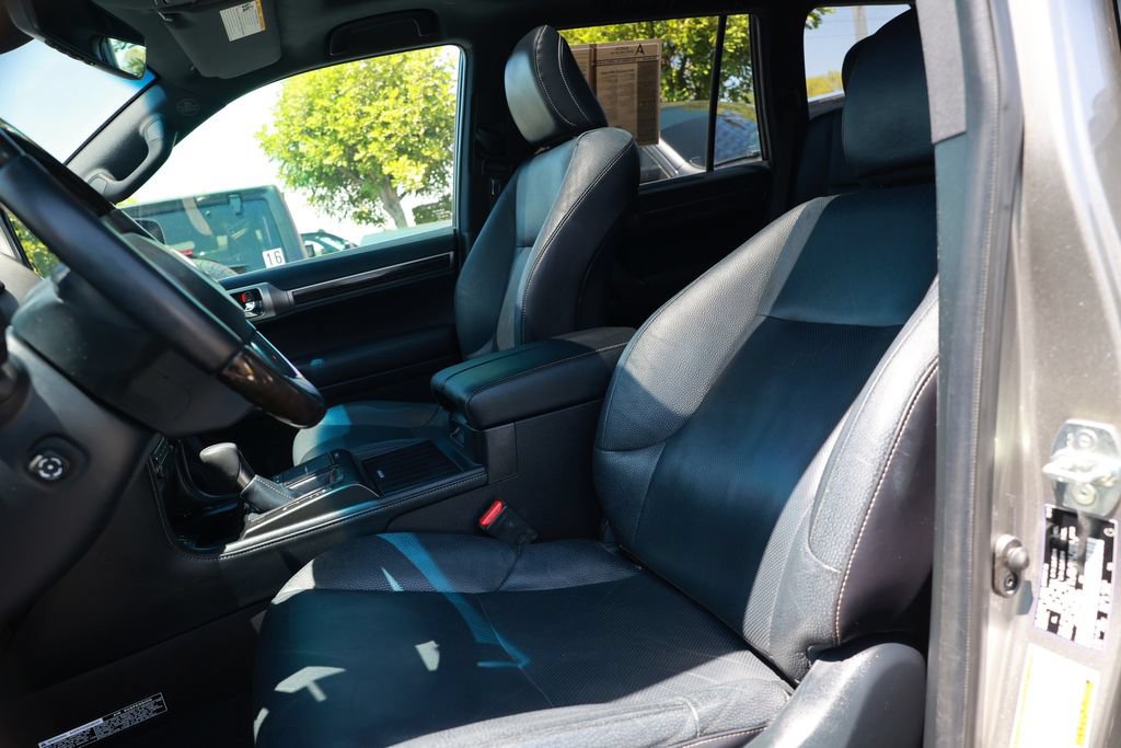 Used 2023 Lexus GX 460 Luxury w/ Off Road Package AWD/4WD image 18