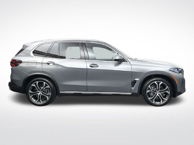 New 2026 BMW X5 xDrive50e w/ Premium Package AWD/4WD image 3