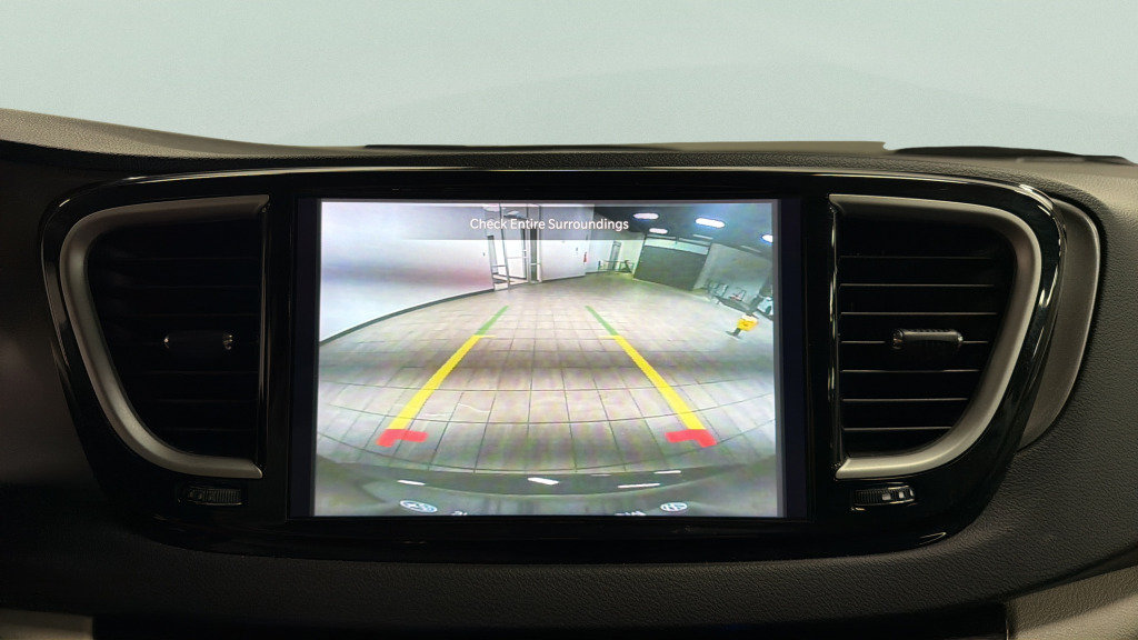 Used 2024 Chrysler Pacifica Touring-L FWD image 27