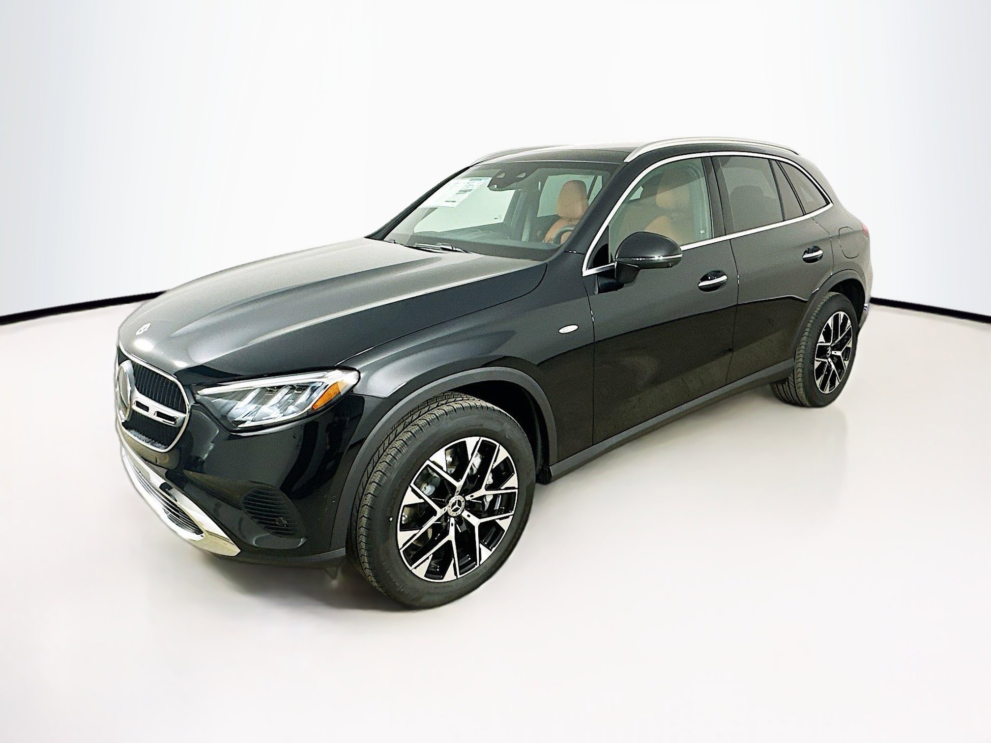 Used 2025 Mercedes-Benz GLC 350e 4MATIC image 3
