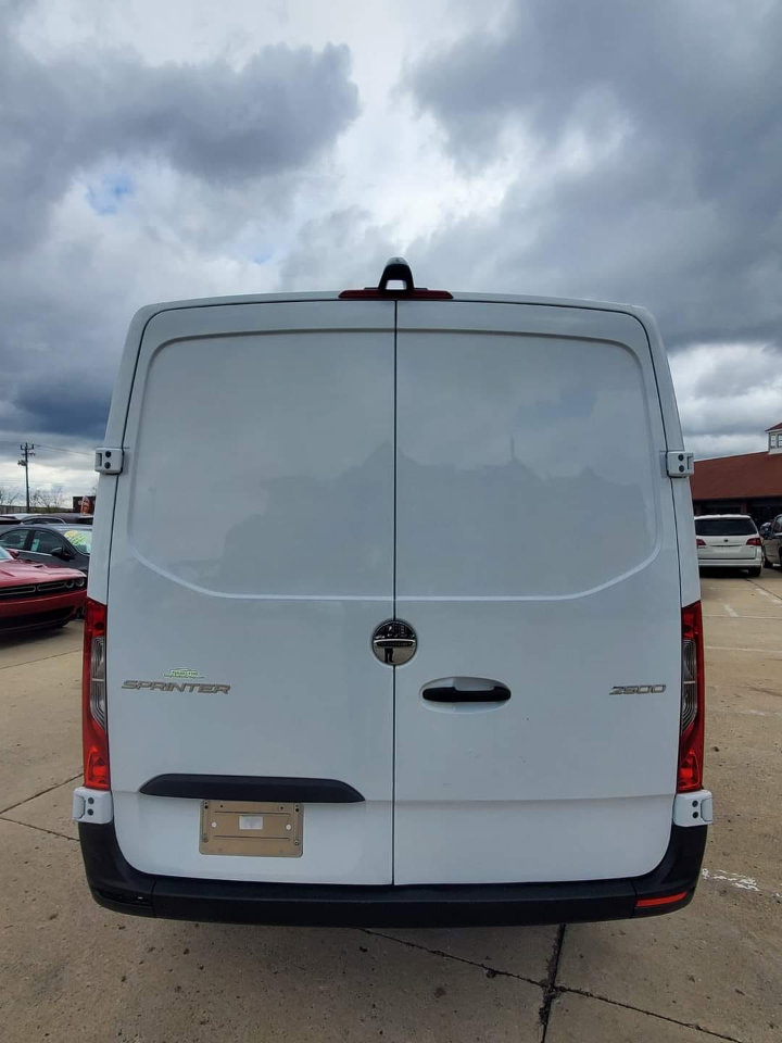 Used 2019 Freightliner Sprinter 2500 w/ Driver Convenience Package image 8