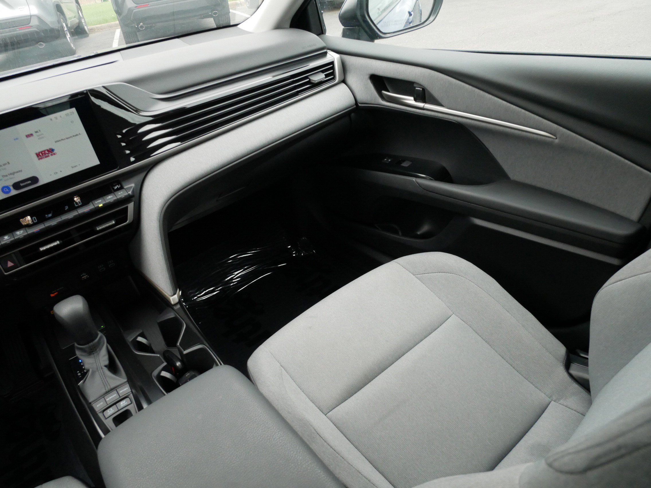 Used 2025 Toyota Camry LE AWD/4WD image 11