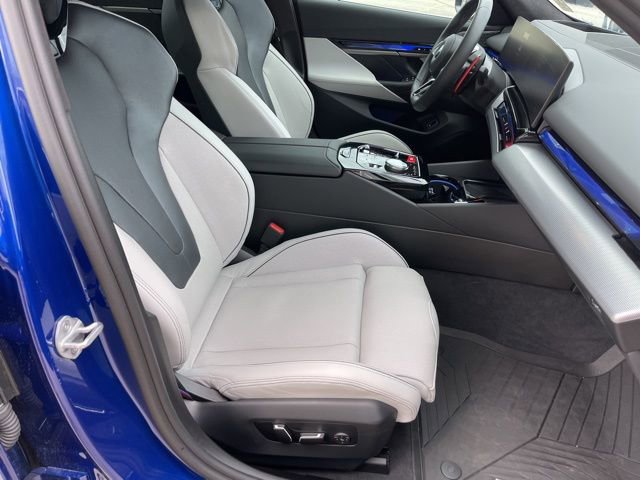 Used 2025 BMW M5 w/ Carbon Package image 20