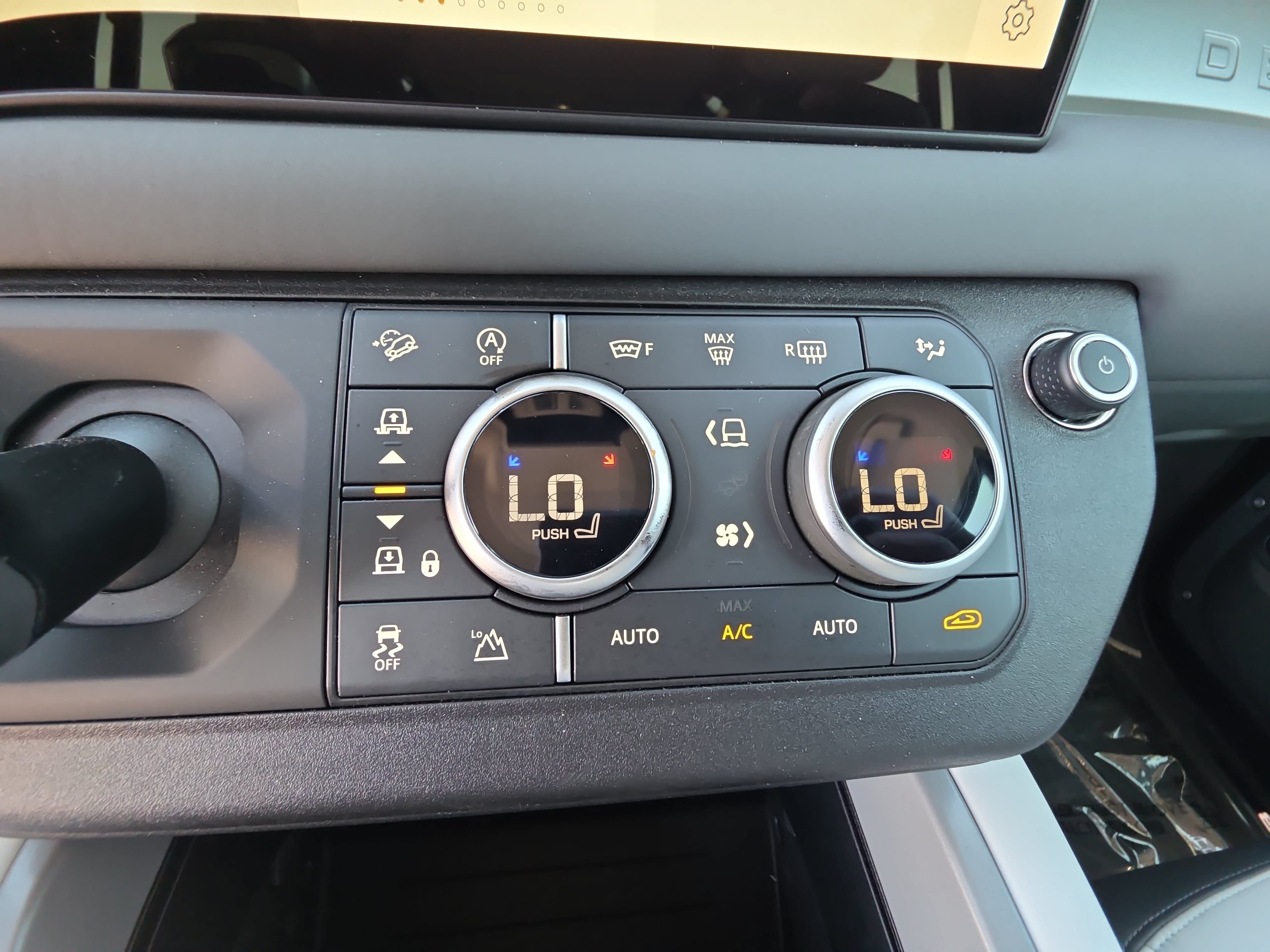 Used 2025 Land Rover Defender 110 V8 AWD/4WD image 20
