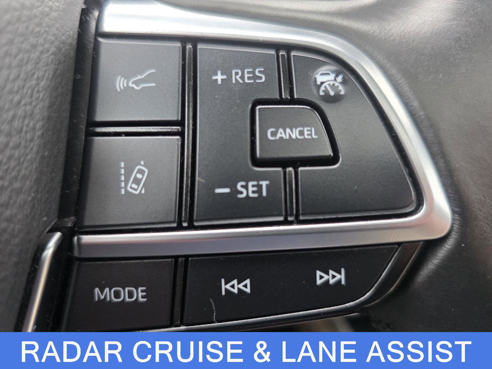 Used 2021 Toyota Highlander XLE image 28