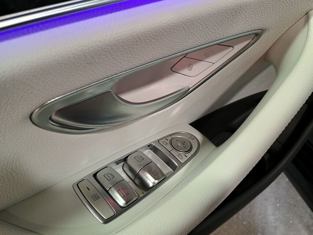 Used 2023 Mercedes-Benz E 350 4MATIC Sedan image 7