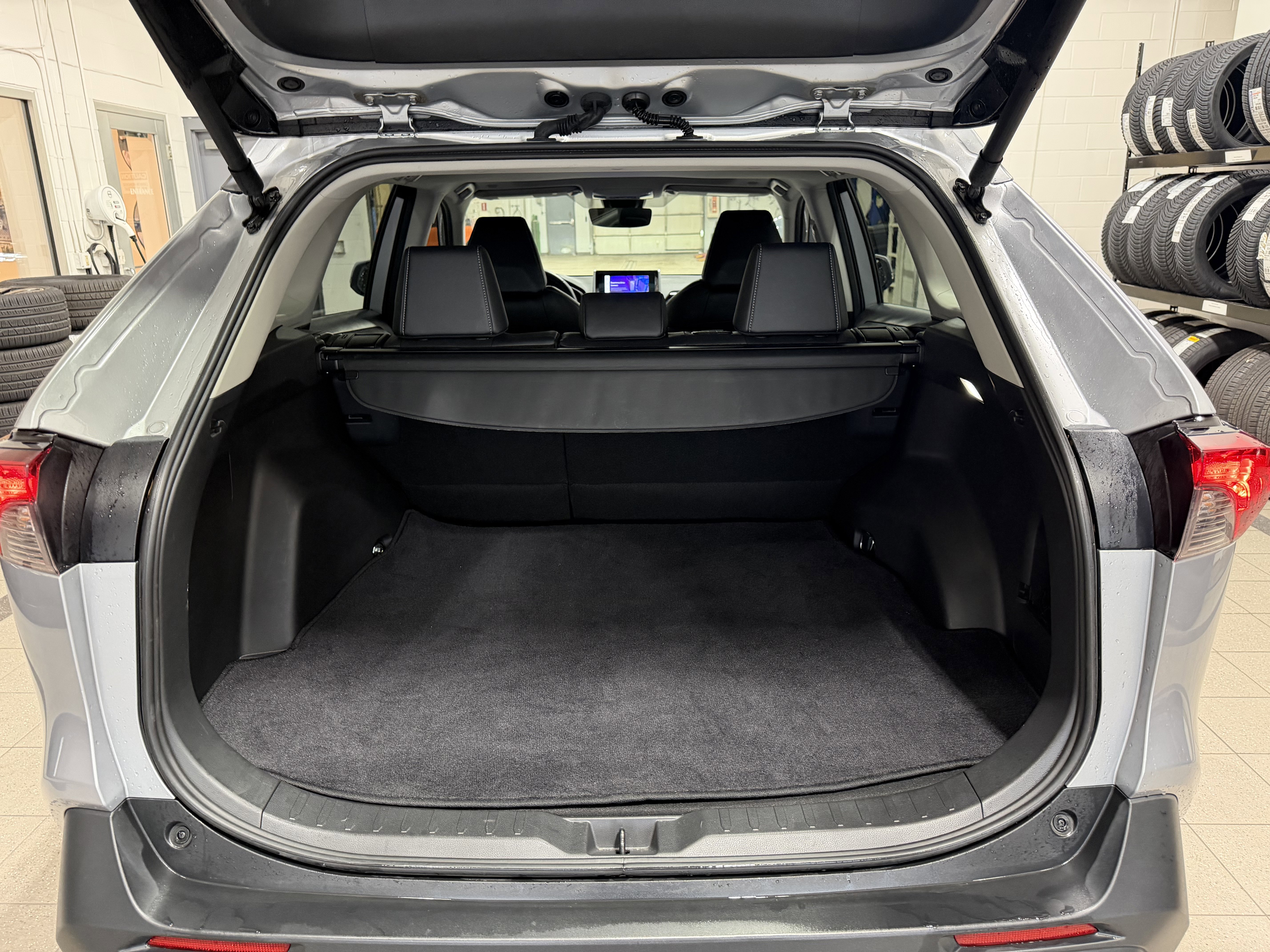 Used 2025 Toyota RAV4 XLE Premium image 31