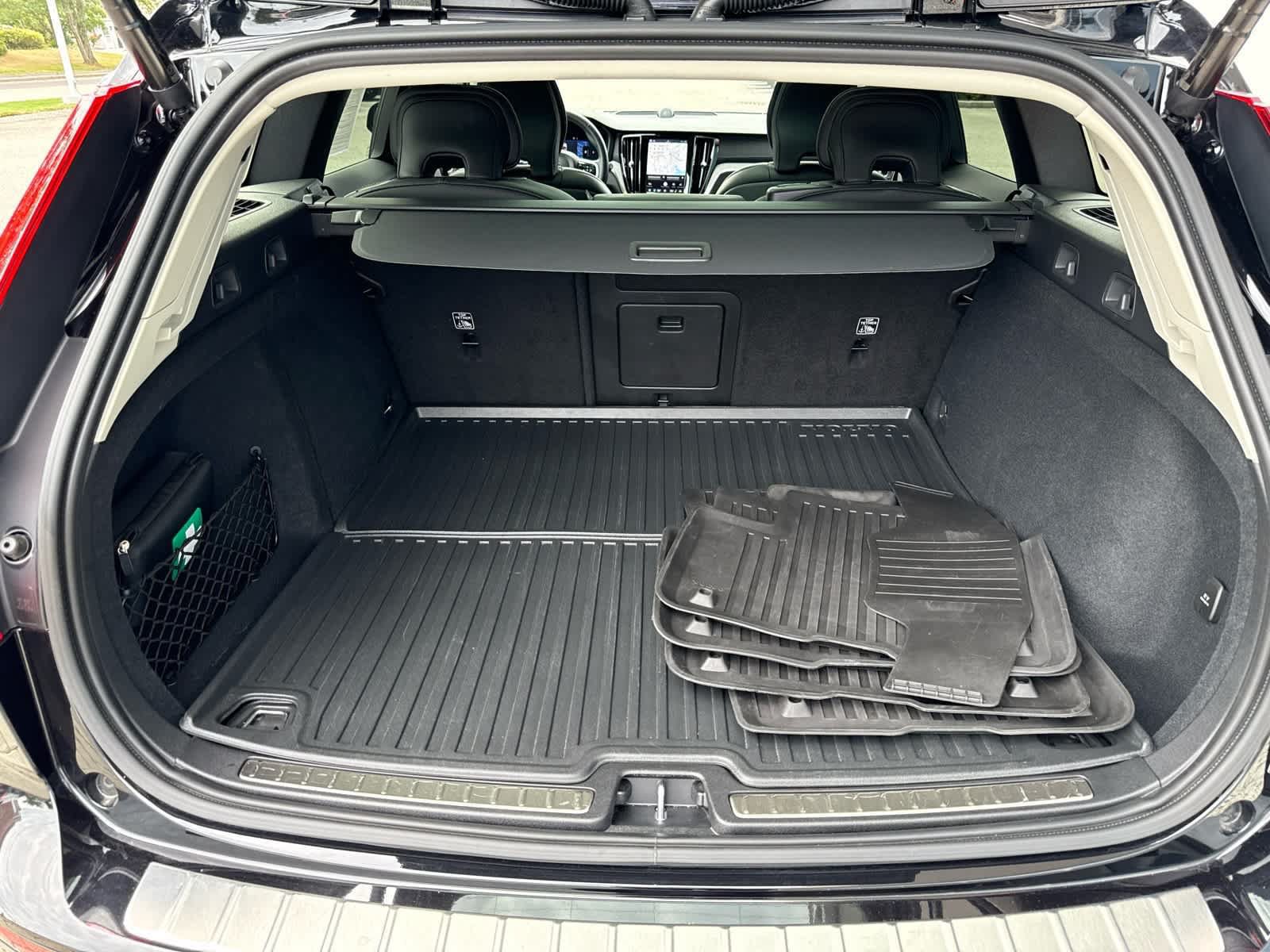 Used 2026 Volvo V60 B5 Cross Country Ultra w/ Protection Package Premier AWD/4WD image 28
