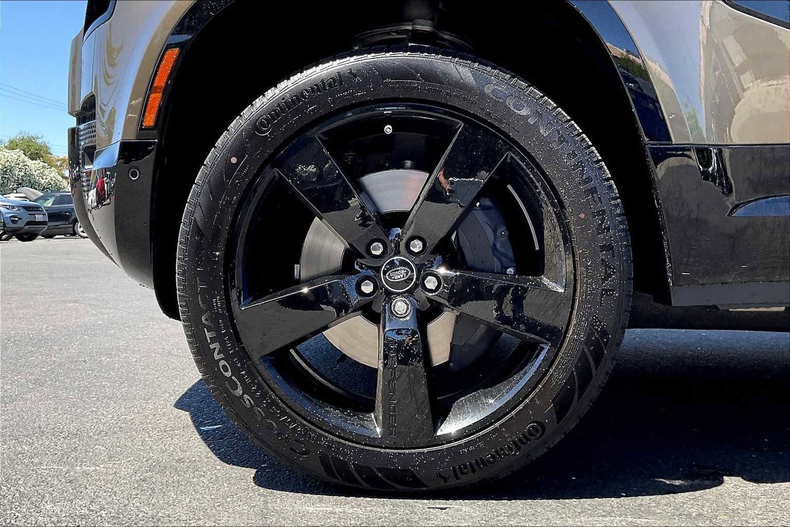 New 2025 Land Rover Defender 110 X-Dynamic SE image 14