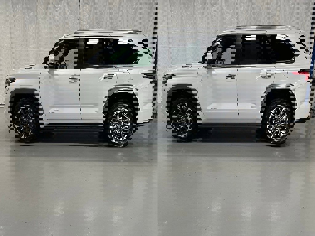 Used 2025 Toyota Sequoia Limited image 4