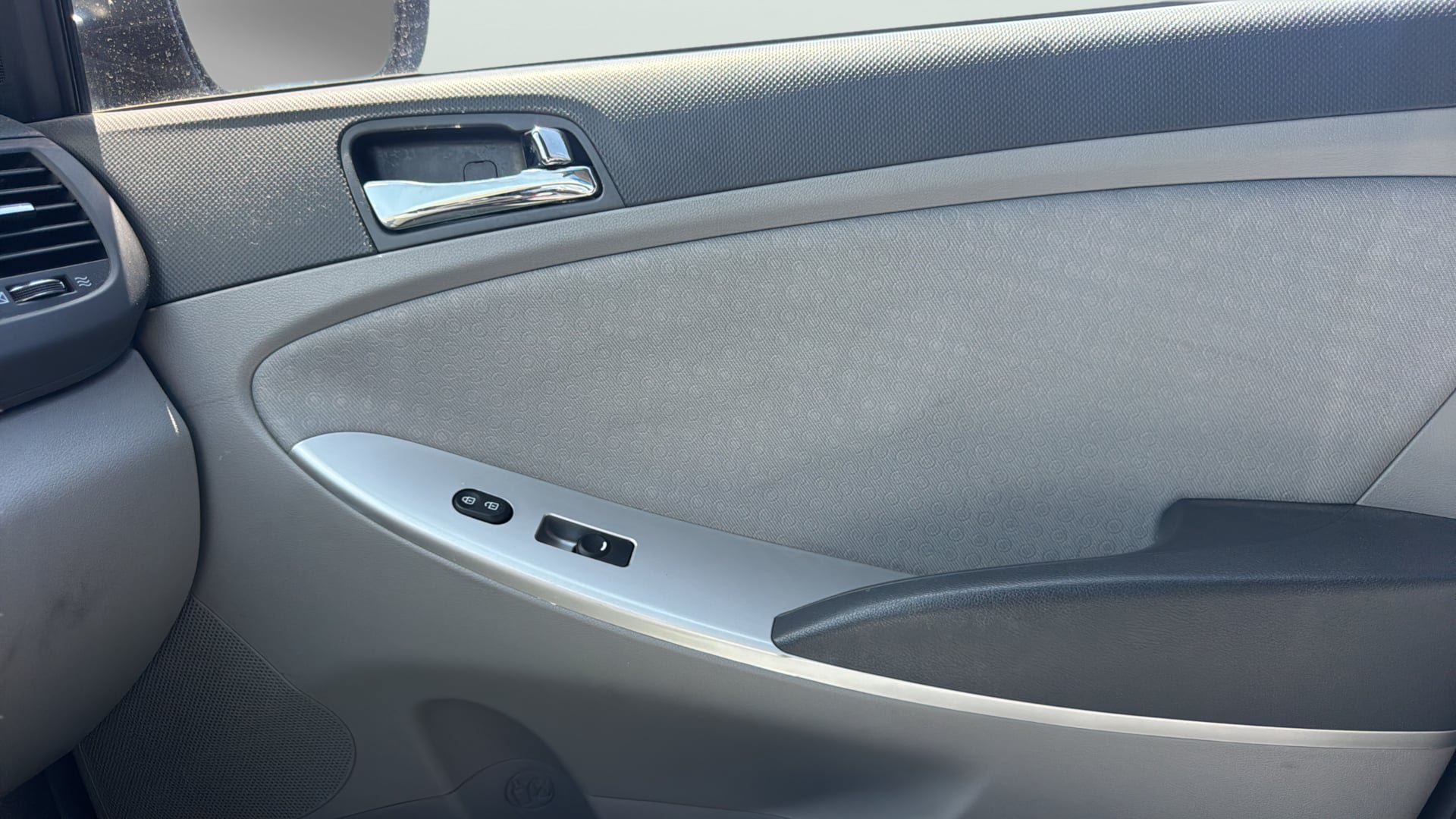 Used 2013 Hyundai Accent SE FWD image 19