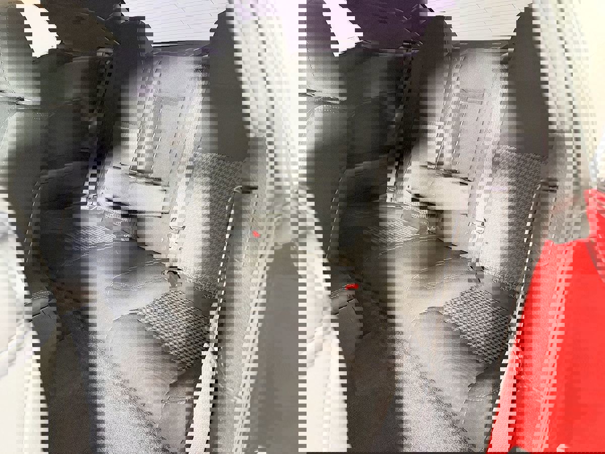 Used 2015 Dodge Challenger SXT w/ Driver Convenience Group RWD image 31