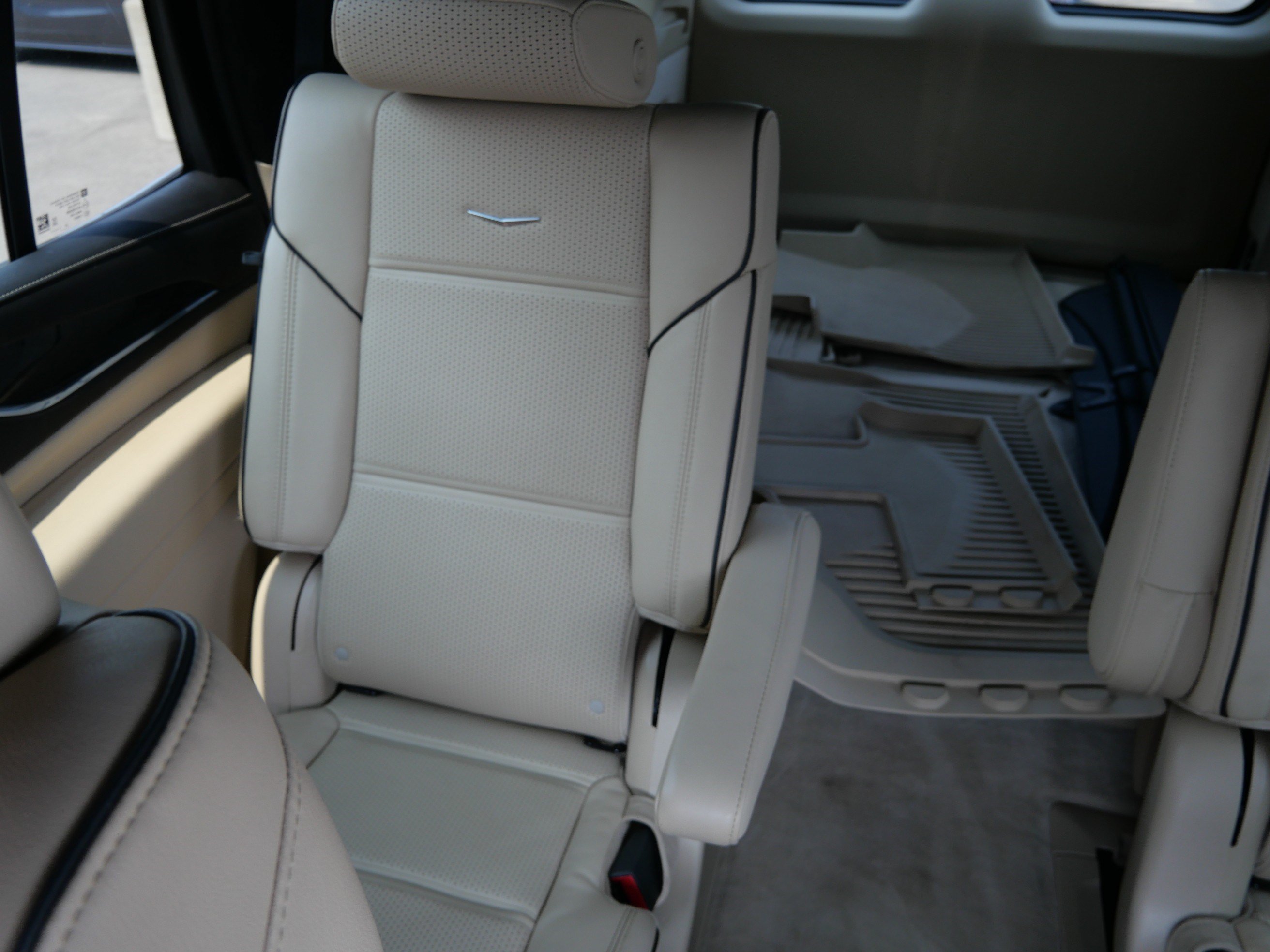 Used 2024 Cadillac Escalade Premium Luxury AWD/4WD image 12