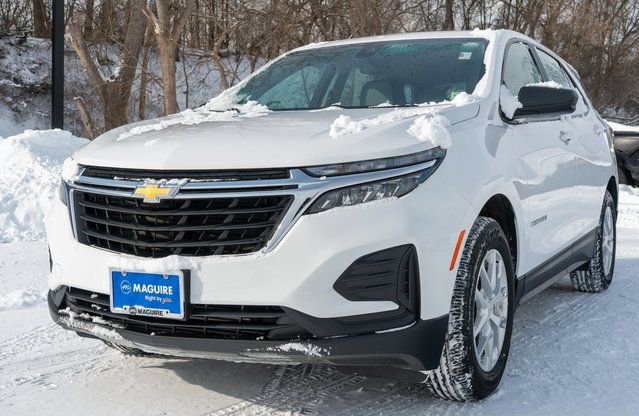 Used 2023 Chevrolet Equinox LS image 2
