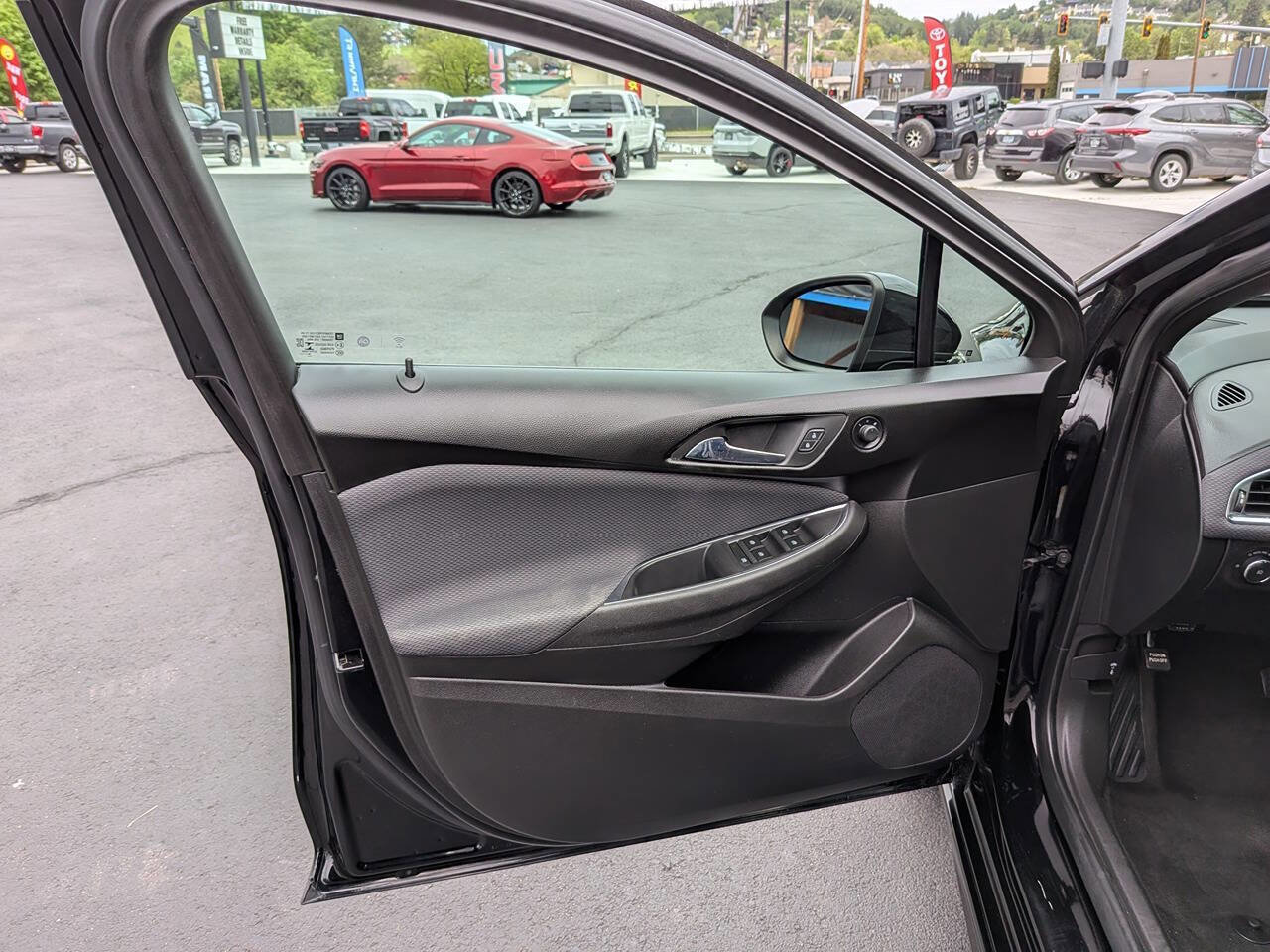 Used 2019 Chevrolet Cruze LT w/ RS Package FWD image 8