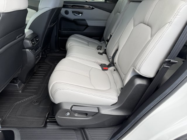 Certified 2024 Honda Pilot Touring image 19