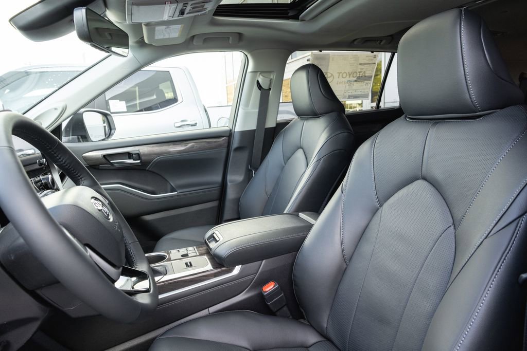 New 2026 Toyota Highlander Limited AWD/4WD image 8