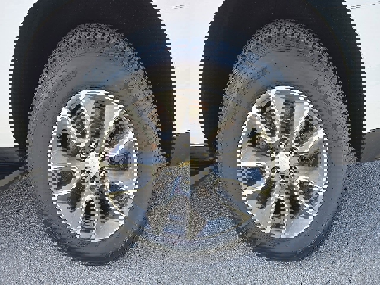 Used 2022 Chevrolet Suburban LT w/ Luxury Package image 10