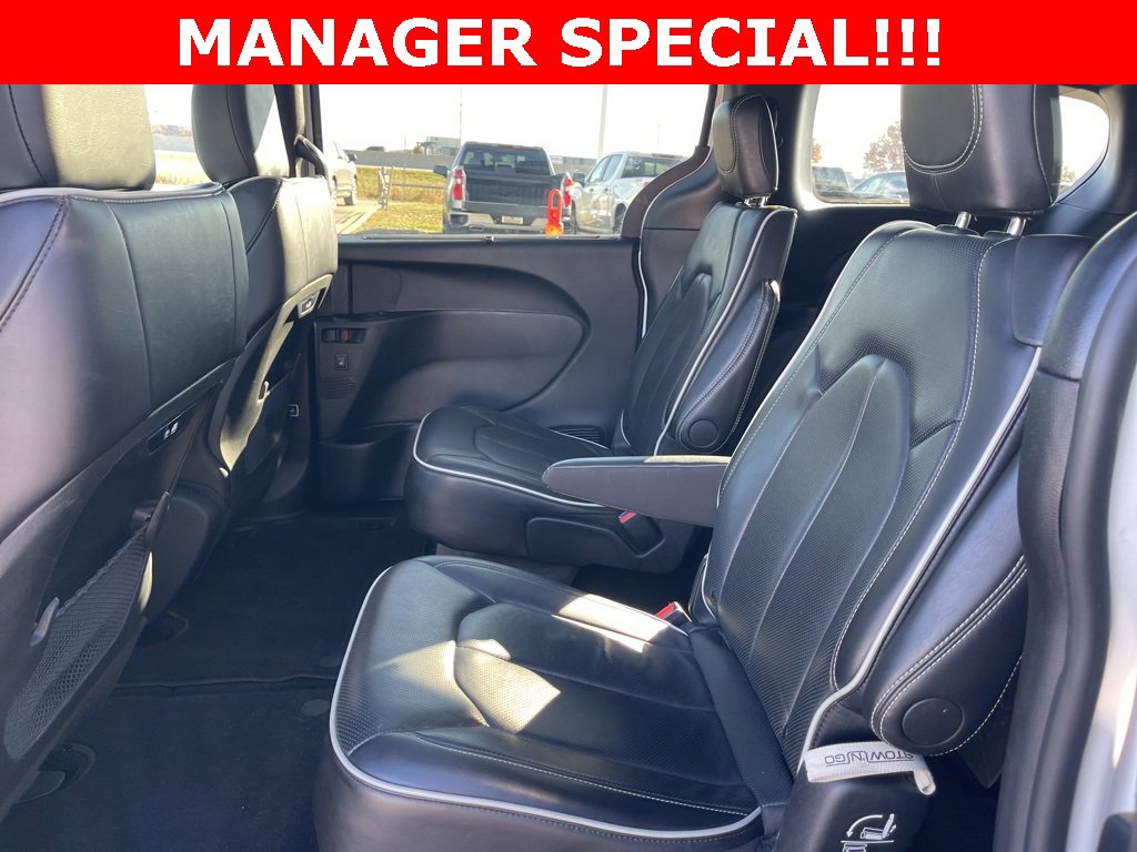 Used 2025 Chrysler Pacifica Limited image 16