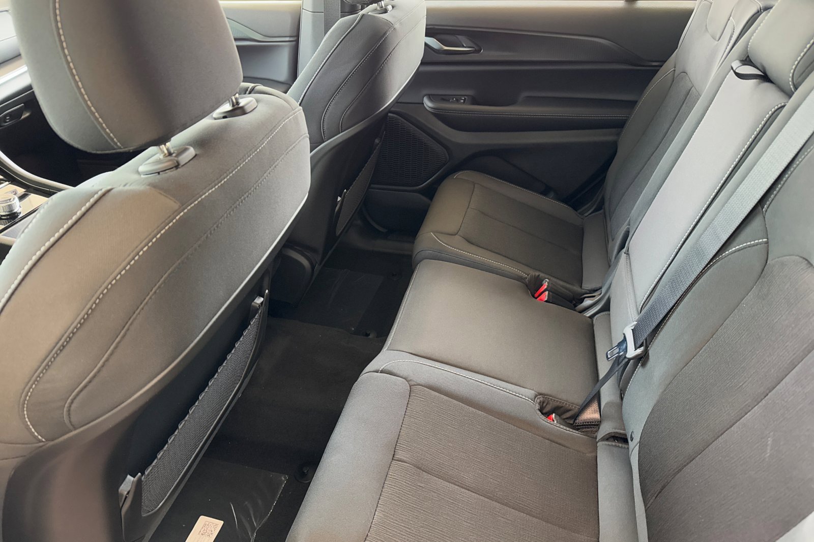 New 2025 Jeep Grand Cherokee L Laredo image 9