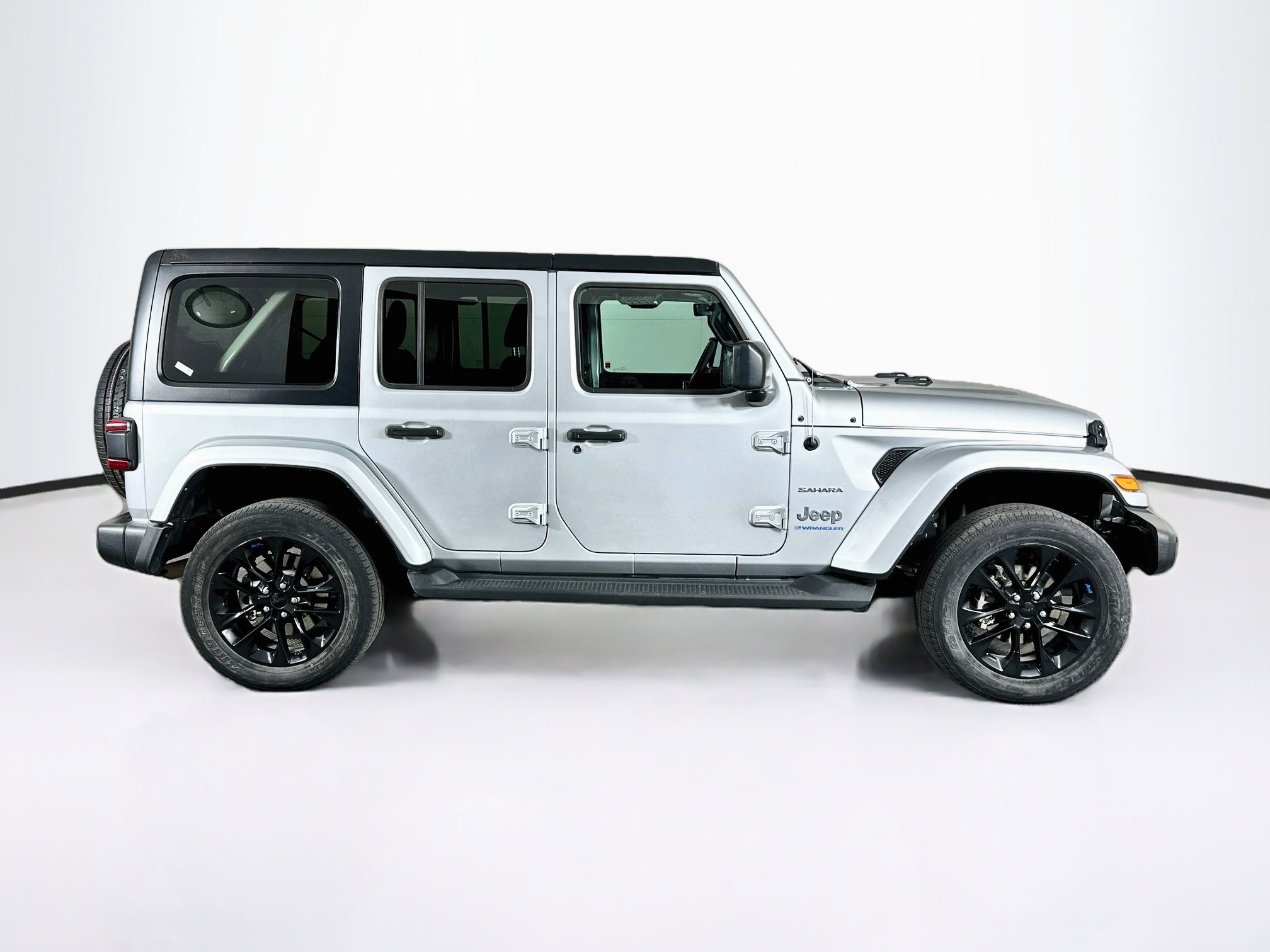 Used 2023 Jeep Wrangler Unlimited Sahara AWD/4WD image 10