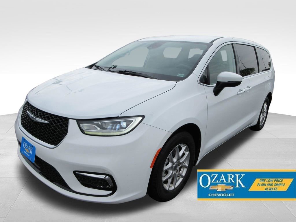 Used 2023 Chrysler Pacifica Touring-L image 1