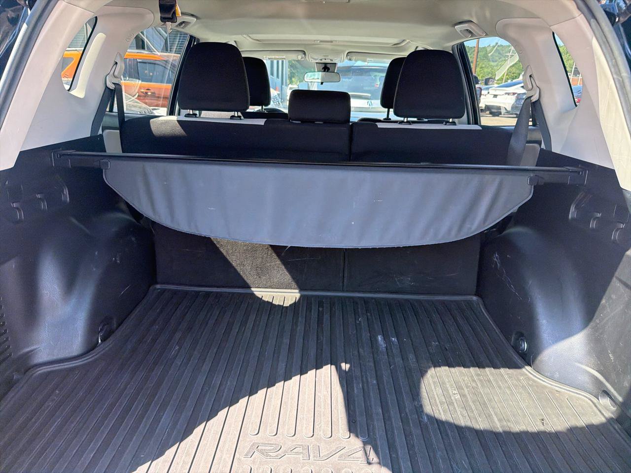 Used 2018 Toyota RAV4 XLE w/ Plus Extra Value Package AWD/4WD image 11