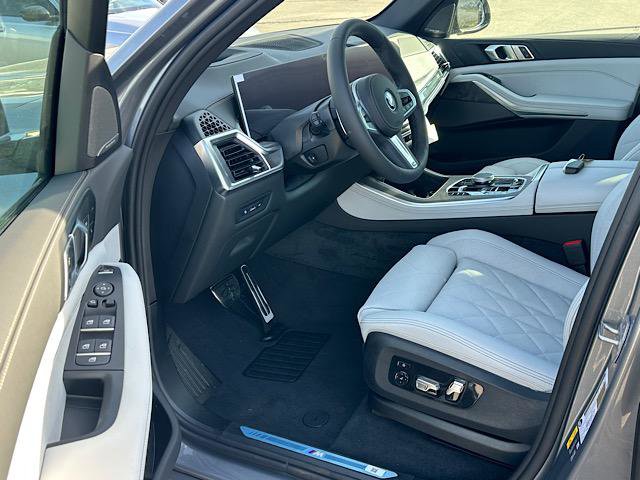 New 2026 BMW X5 xDrive50e w/ M Sport Package image 4