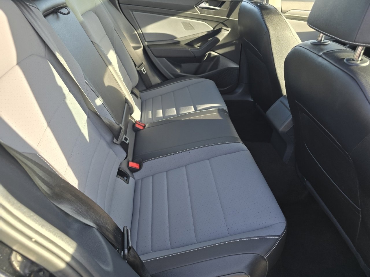 Used 2025 Volkswagen Jetta SE image 19