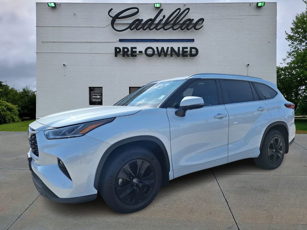 Used 2023 Toyota Highlander Bronze Edition image 7