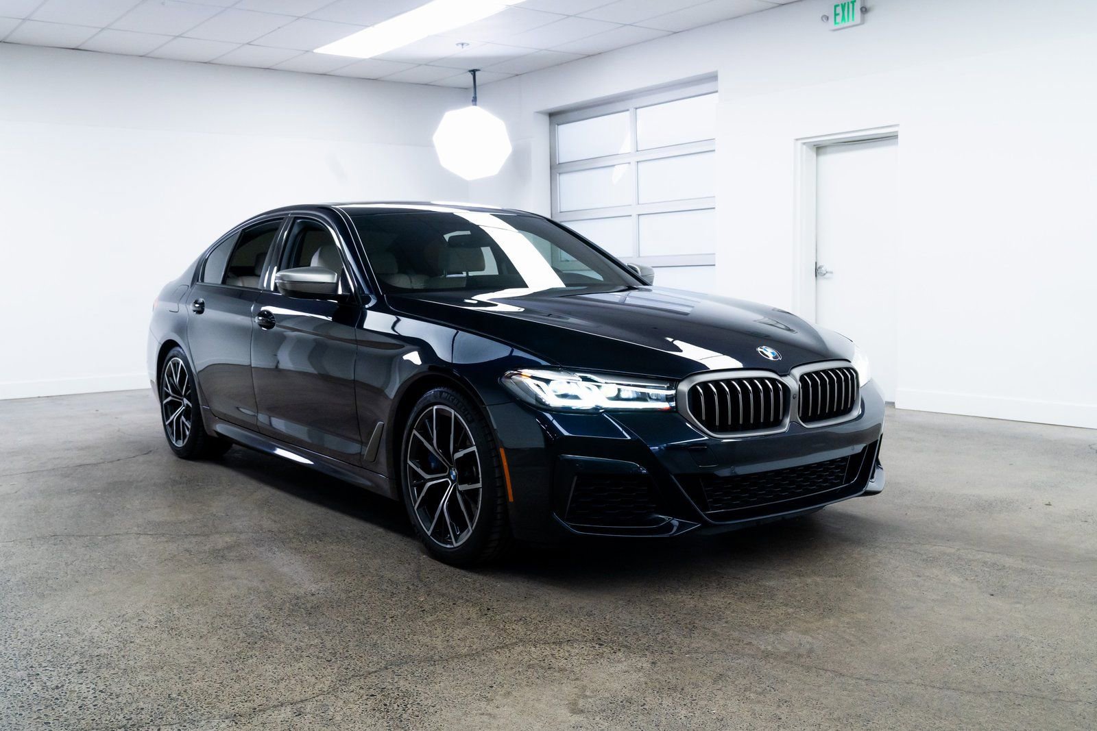 Used 2023 BMW M550i xDrive w/ Parking Assistance Package image 28