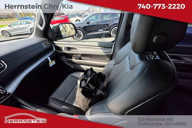 New 2026 Jeep Grand Wagoneer 4WD image 11