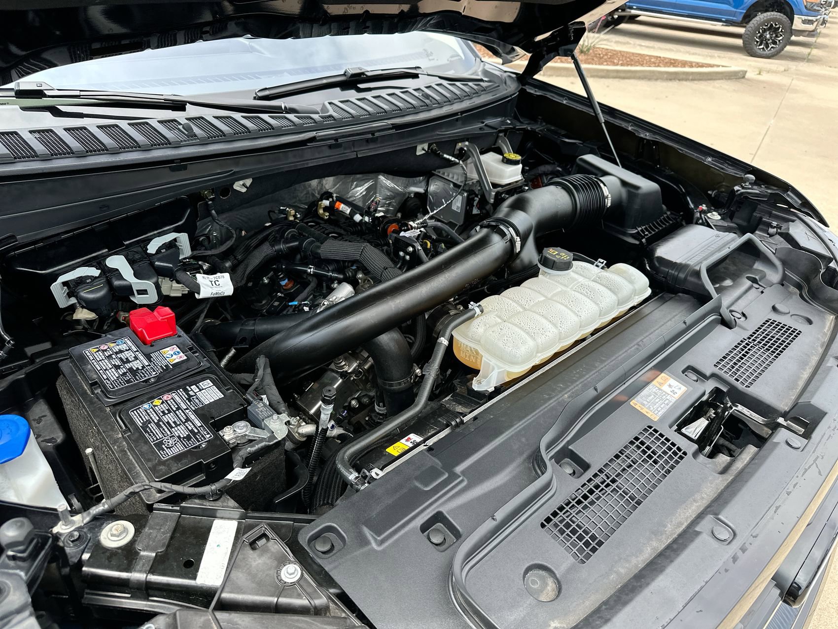 Used 2025 Ford Expedition Active AWD/4WD image 28