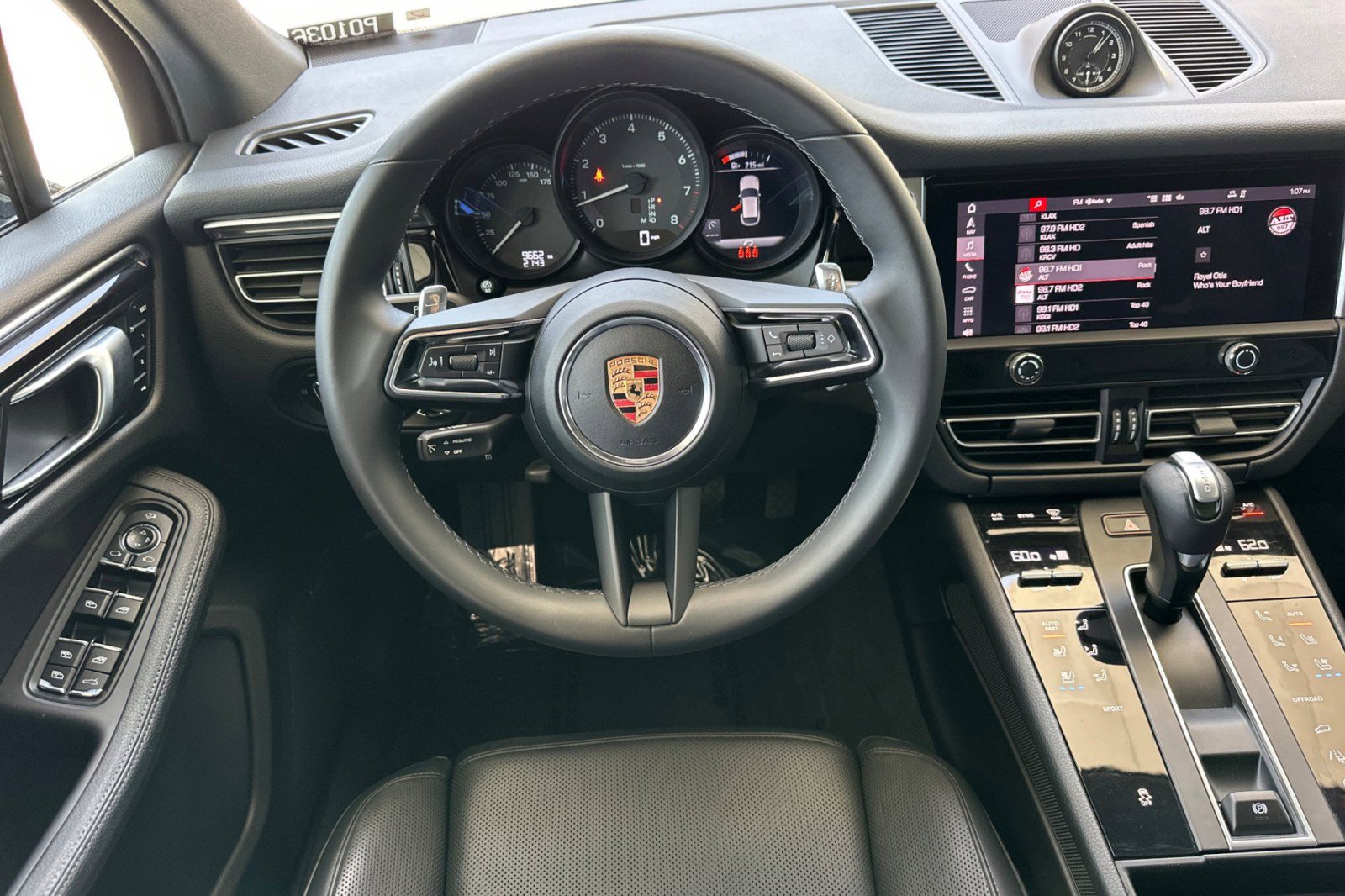 Certified 2022 Porsche Macan AWD/4WD image 14