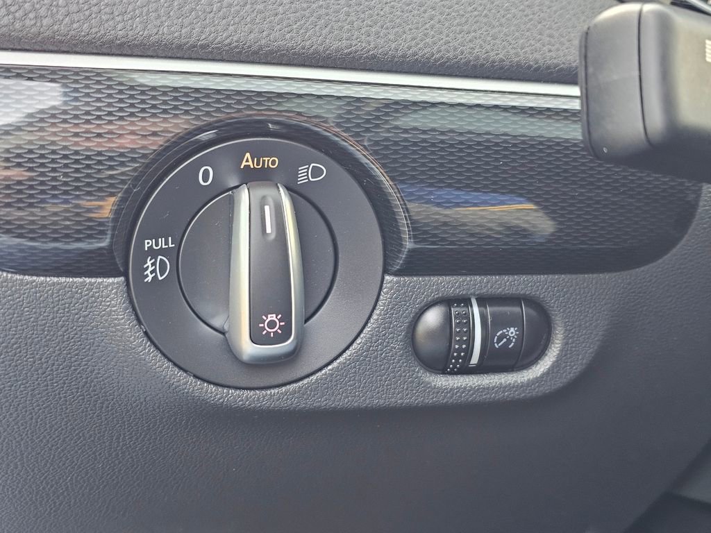 Used 2017 Volkswagen Jetta SEL image 24