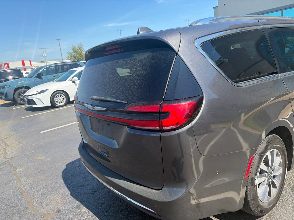 Used 2021 Chrysler Pacifica Touring-L FWD image 5