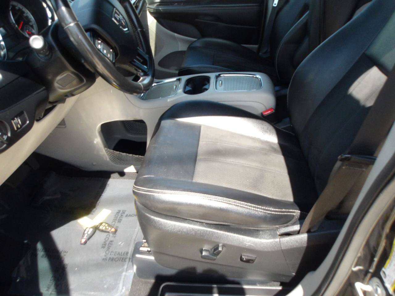 Used 2019 Dodge Grand Caravan SXT FWD image 17