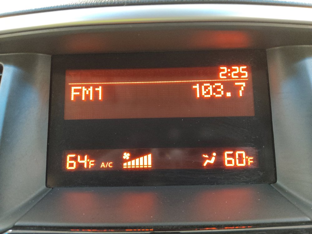 Used 2015 Nissan Pathfinder SL FWD image 25