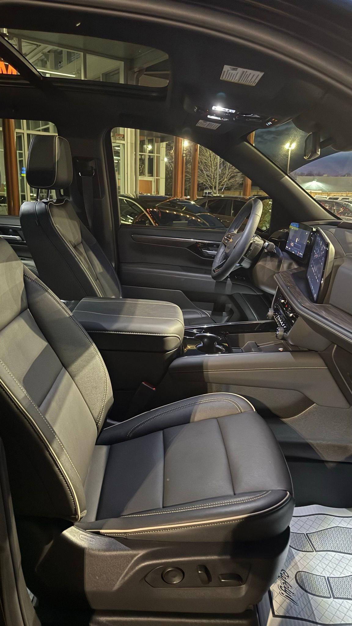 Used 2026 Chevrolet Tahoe Premier w/ Sun And Tow Package image 10