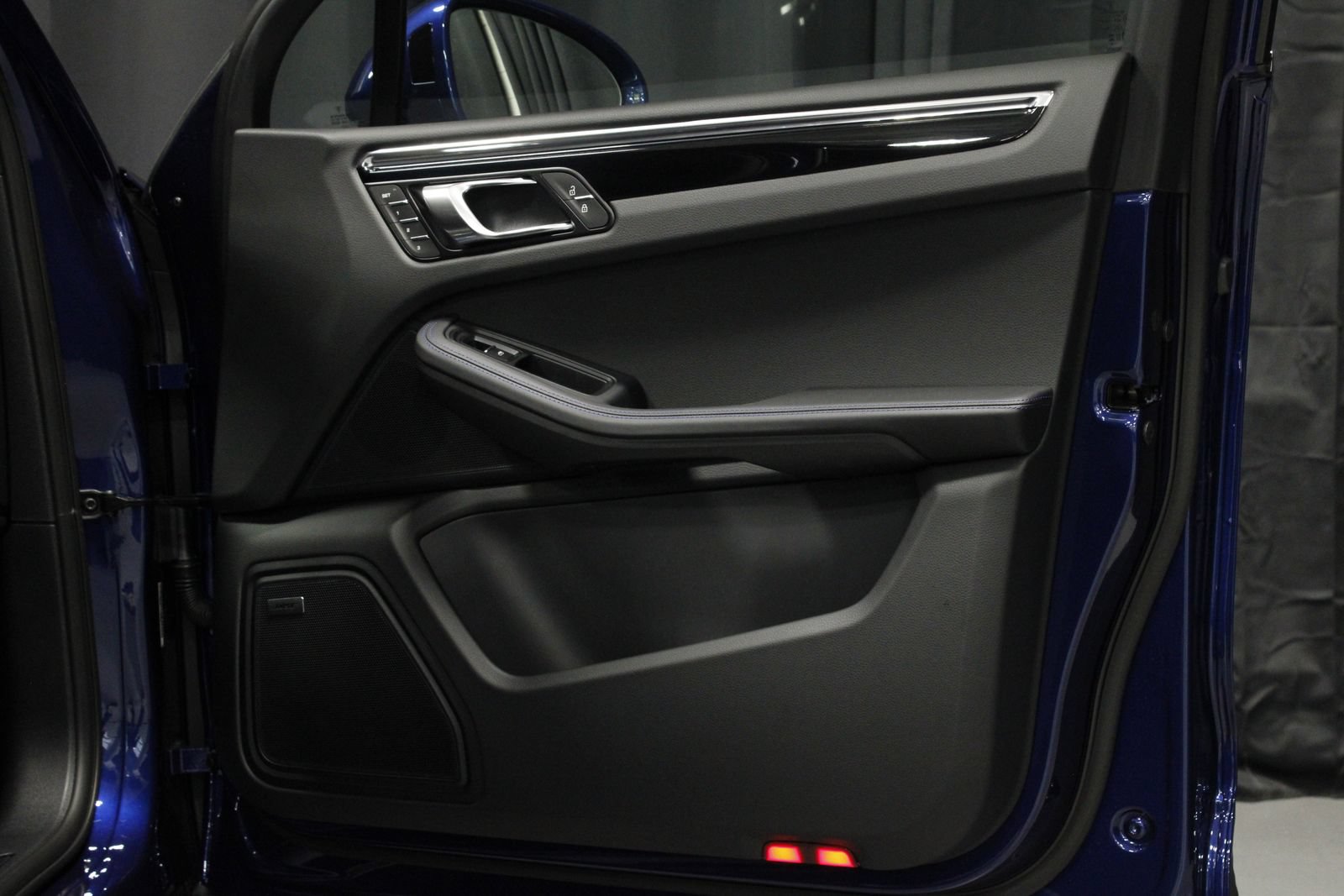 New 2026 Porsche Macan AWD/4WD image 17