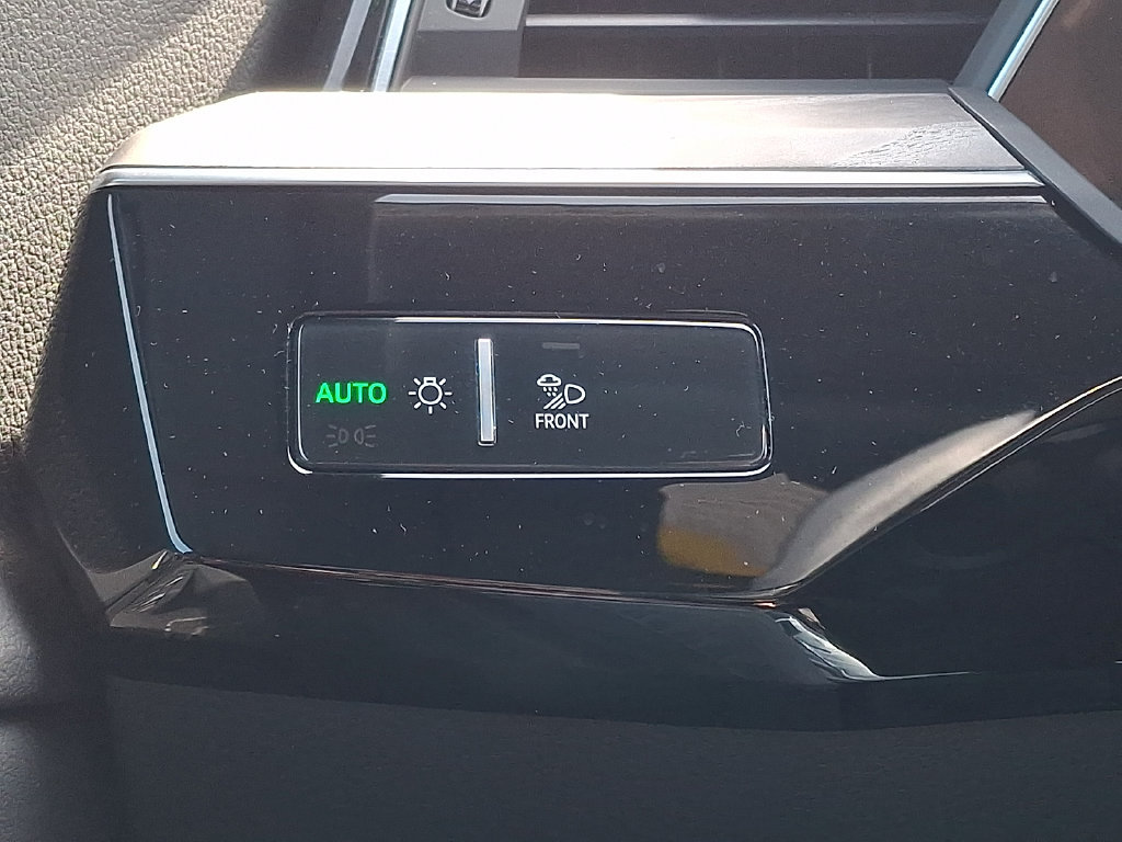 Used 2024 Audi Q8 e-tron Premium Plus AWD/4WD image 25