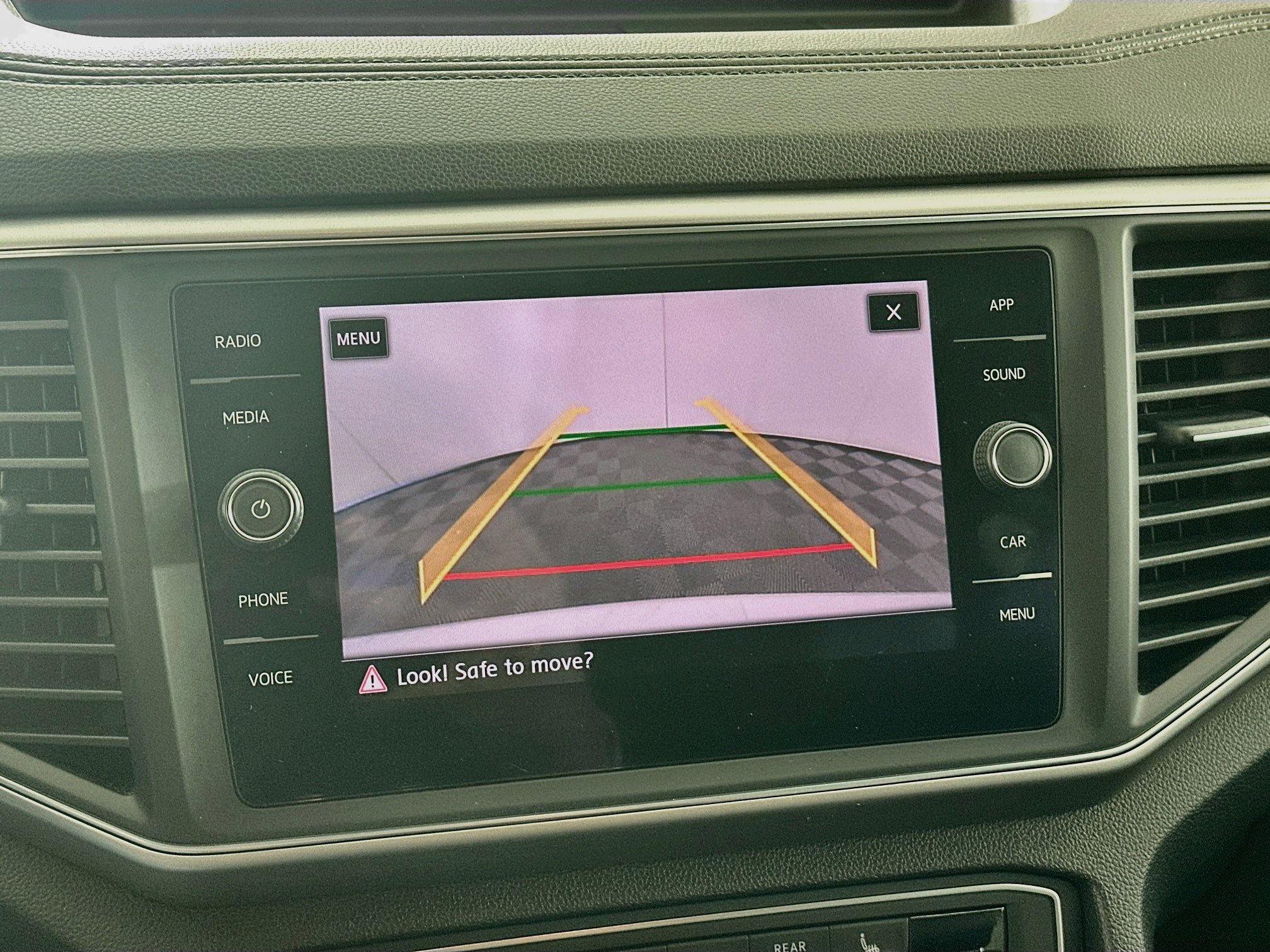 Used 2018 Volkswagen Atlas SE FWD image 22