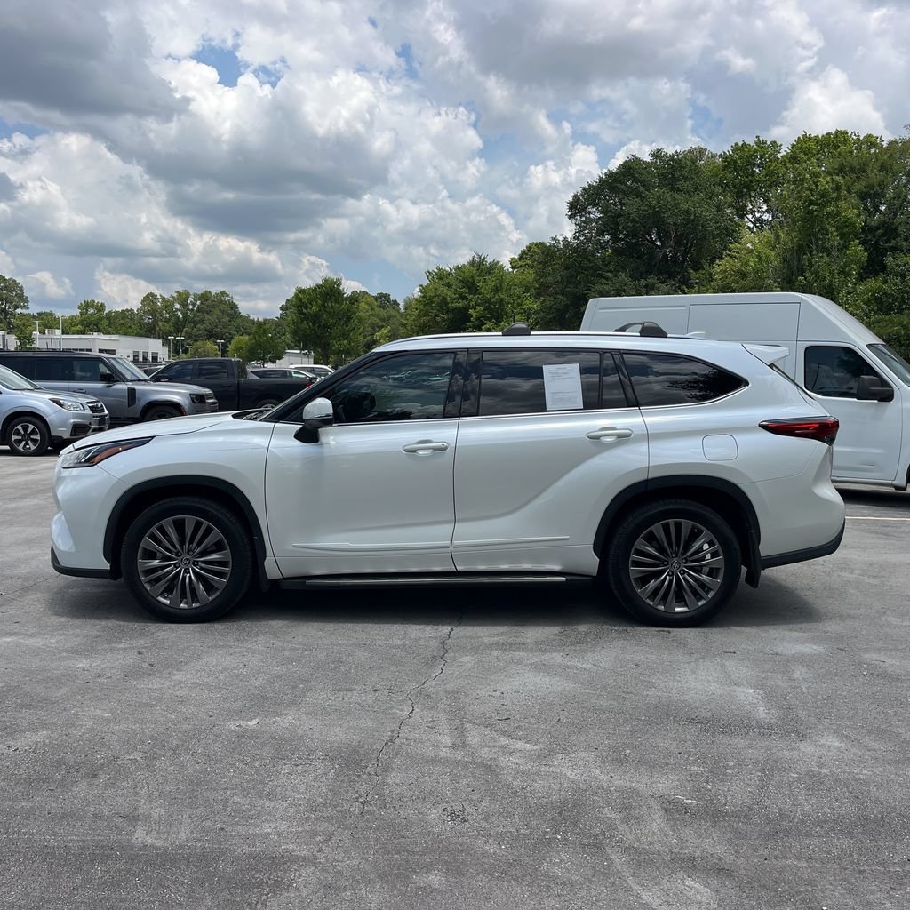 Used 2021 Toyota Highlander Platinum FWD image 6
