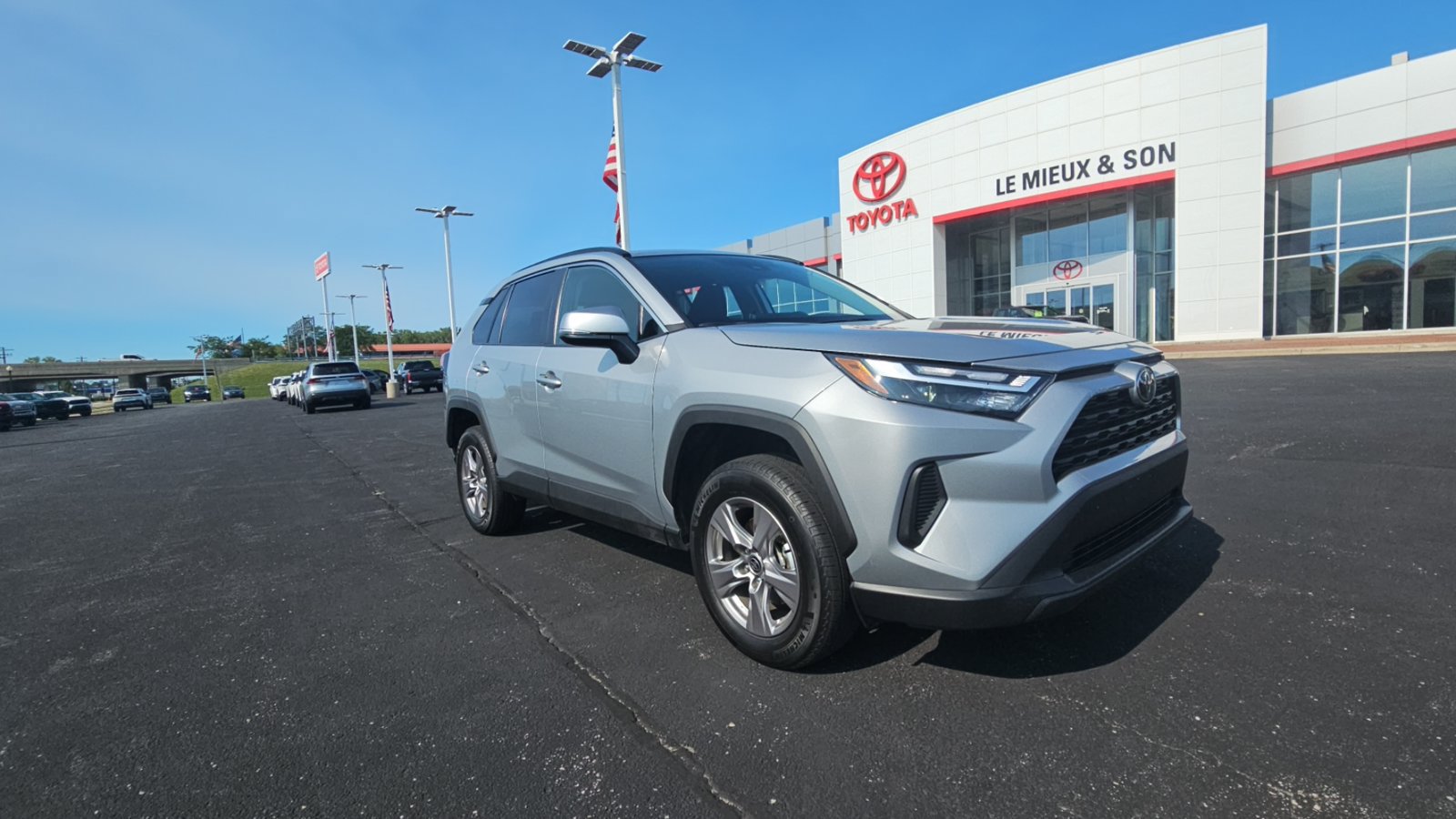 Certified 2025 Toyota RAV4 XLE AWD/4WD image 1